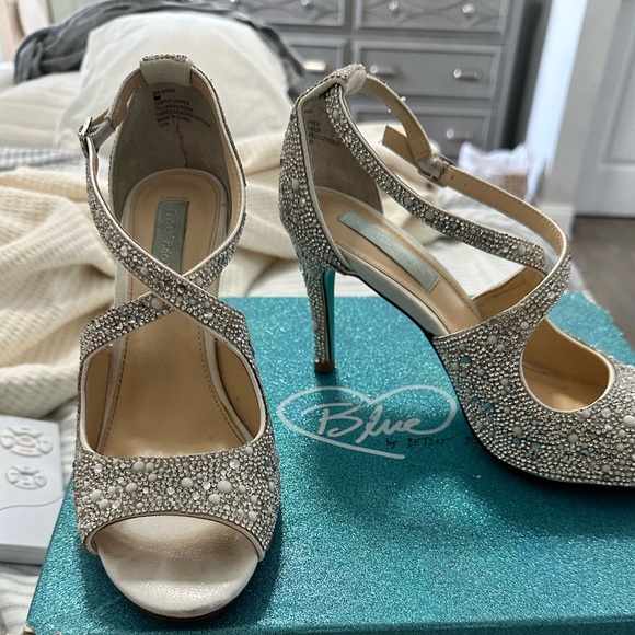 Wedding shoes - Picture 1 of 4